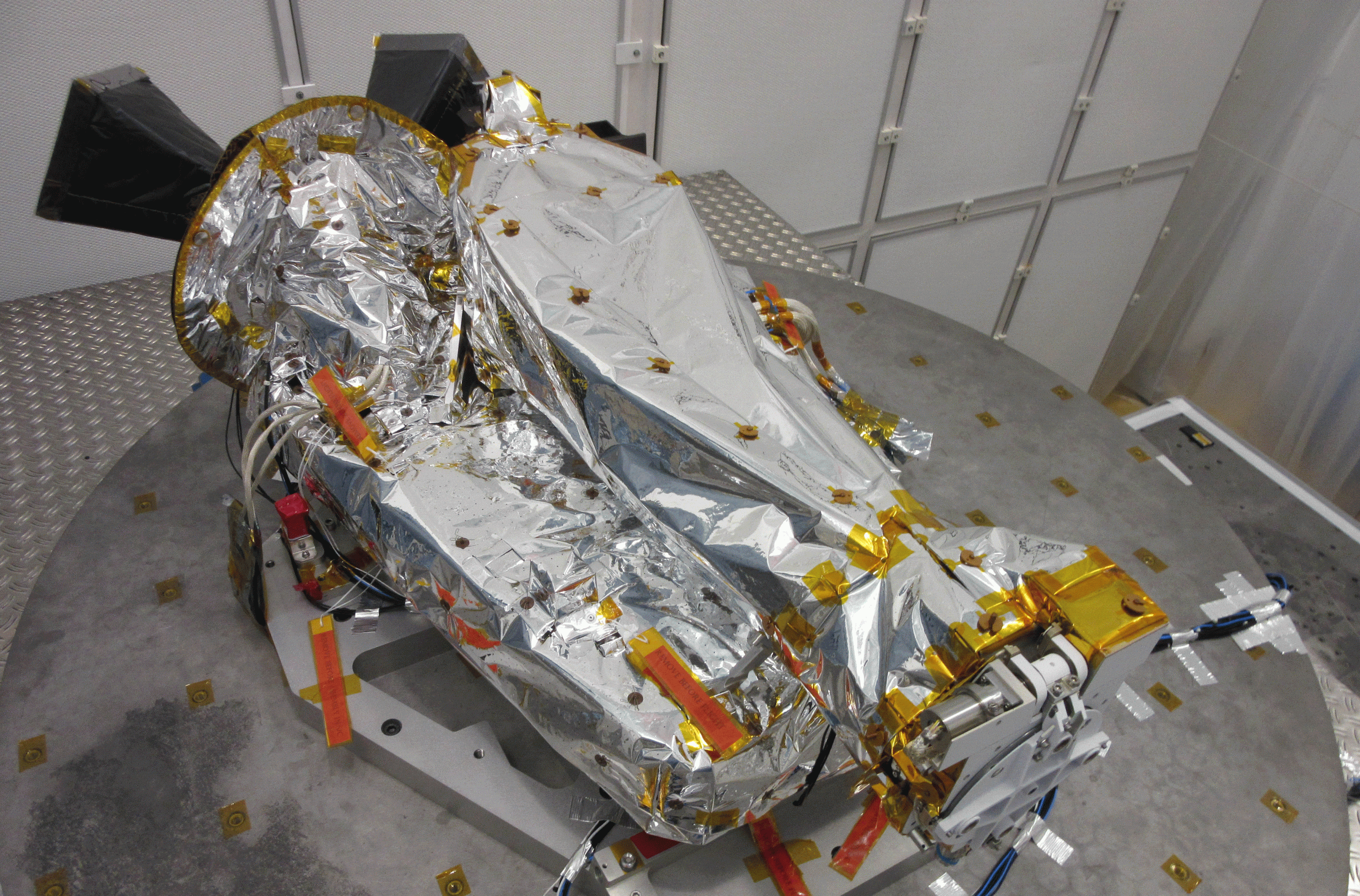 The Proba-3 program takes an important step in the integration of its two satellites