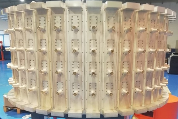 Overview of the model and actual implementation of the 160-input cavity combiner